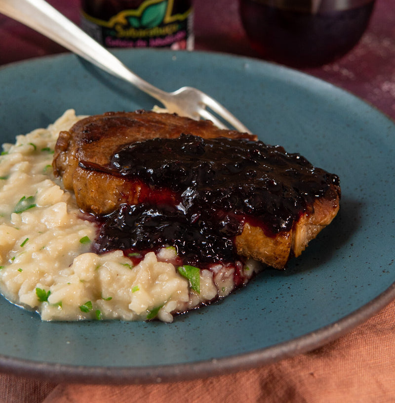 Risoto de queijo com ervas e Geleia de Jabuticaba com Cebola Roxa - Sabarabuçu