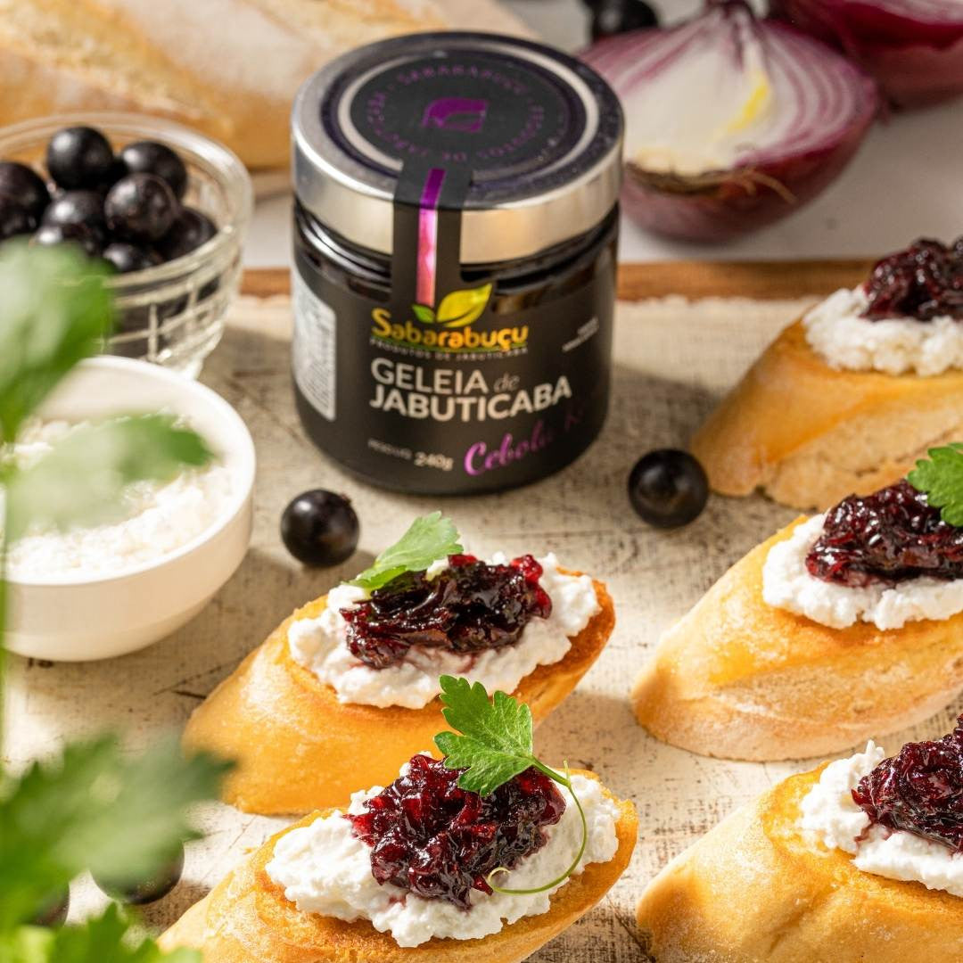 Bruschetta com Geleia de Jabuticaba com Cebola Roxa - Sabarabuçu