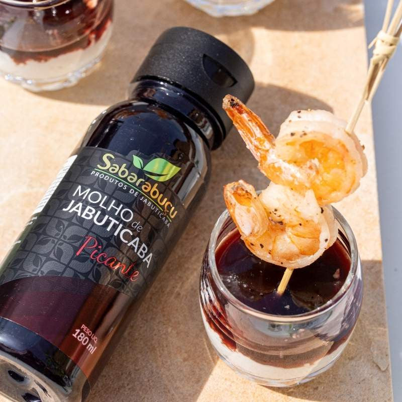 Espetinho de camarão com Molho de Jabuticaba Picante - Sabarabuçu